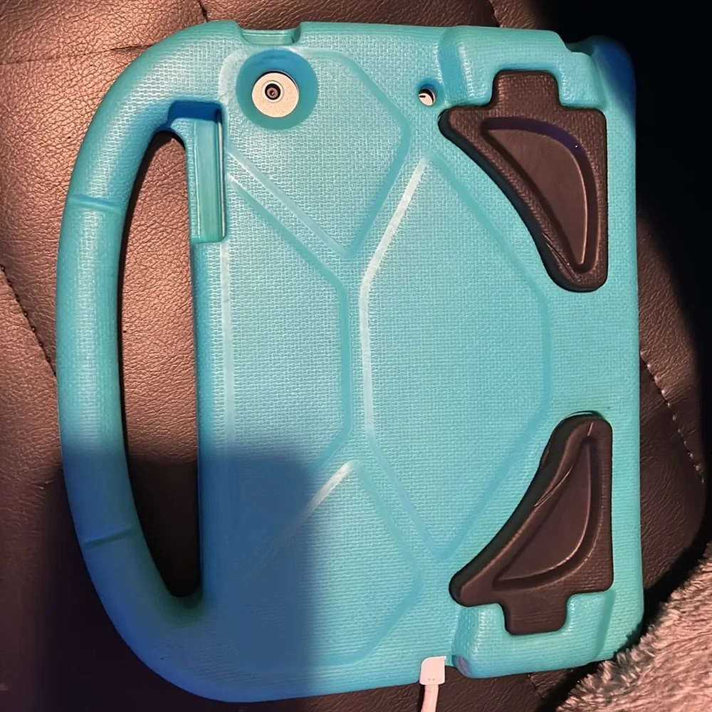 Come With Case And Has Scratches On The Screen Protector